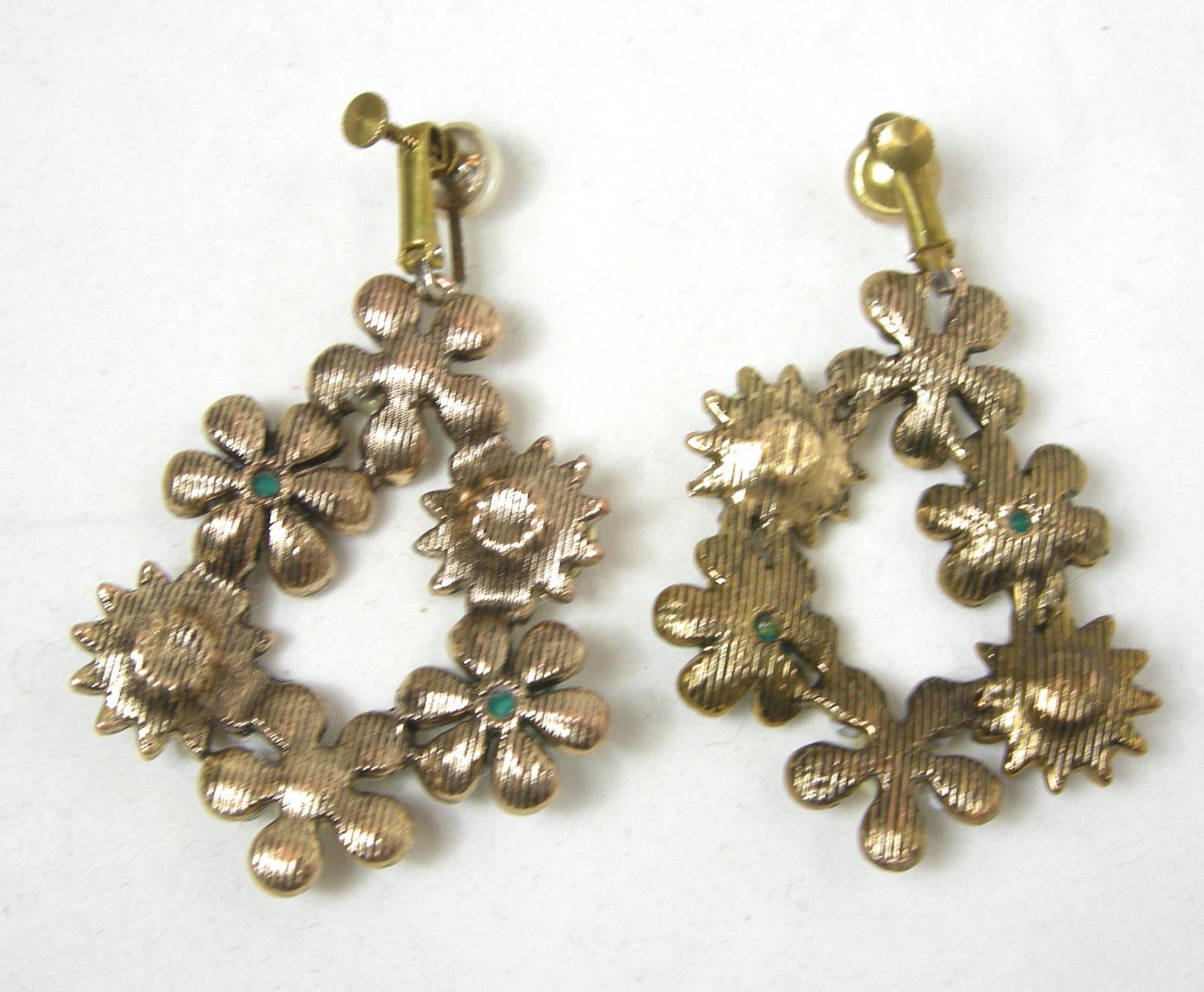 Vintage Faux Pearl & Crystals Floral Clip Dangling Earrings In Excellent Condition For Sale In New York, NY