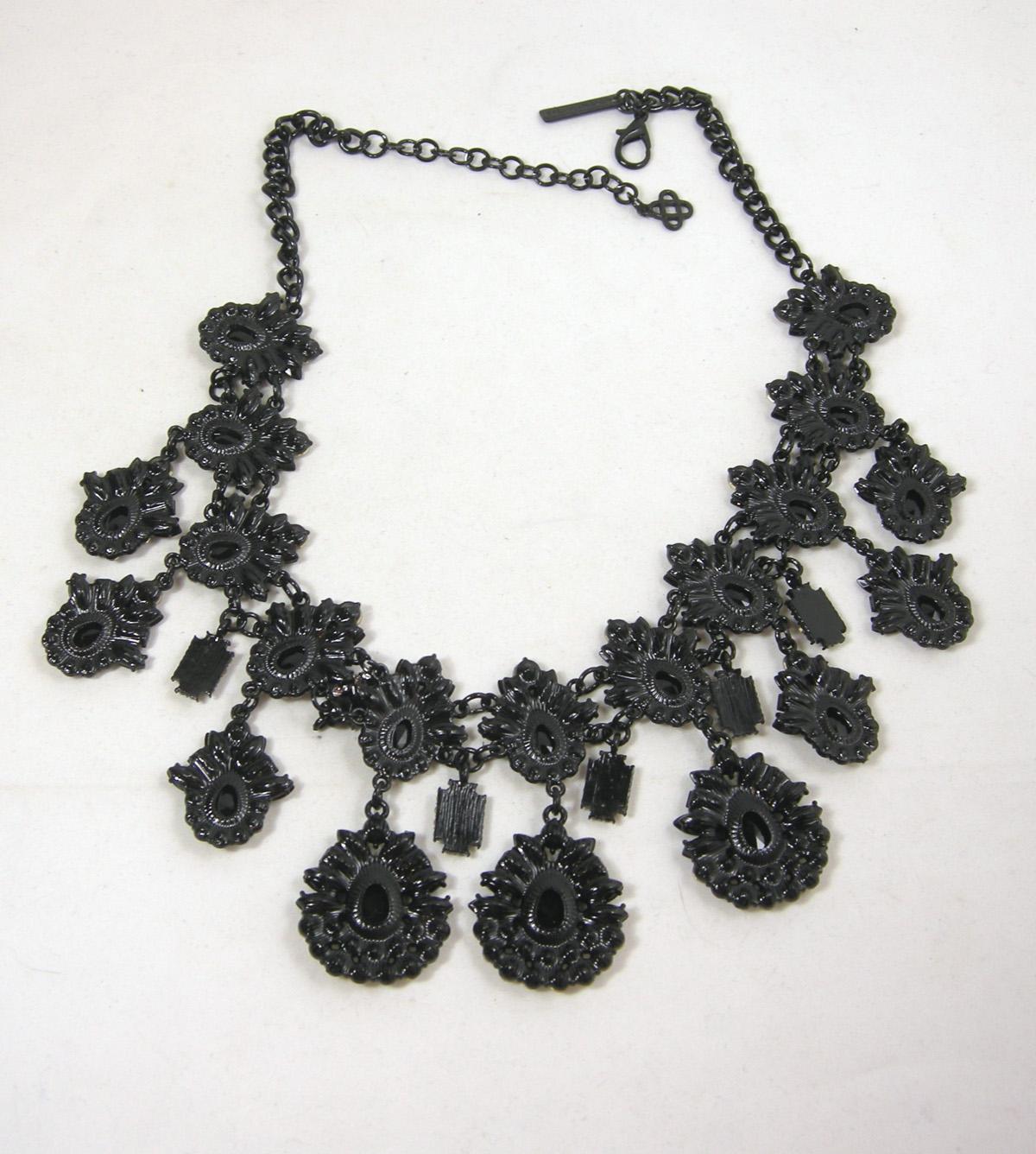 Oscar de la Renta Black Teardrop Rhinestone Bib Necklace  In Excellent Condition For Sale In New York, NY