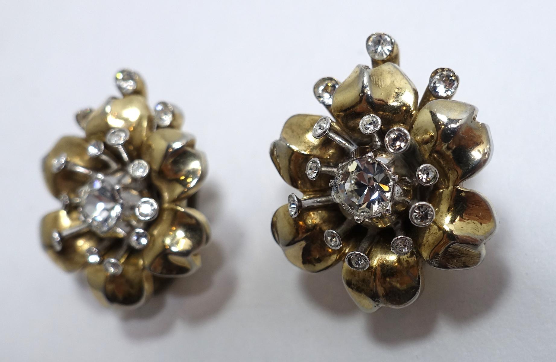 Trifari Vintage Rhinestone Earrings In Excellent Condition For Sale In New York, NY