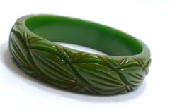 Green Bakelite Vintage Heavily Carved Bangle Bracelet