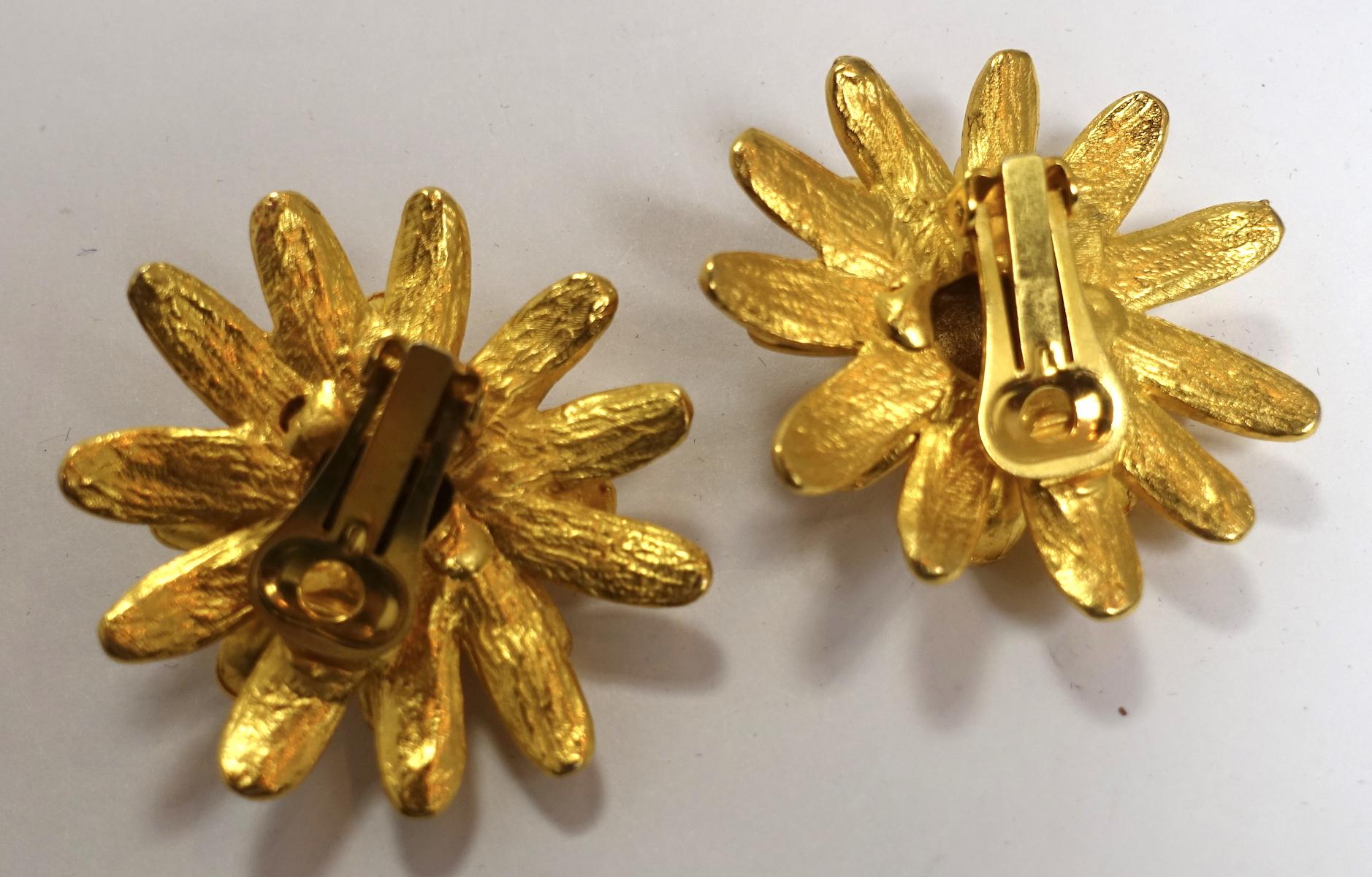 Sunflower Vintage Clip Earrings In Excellent Condition In New York, NY