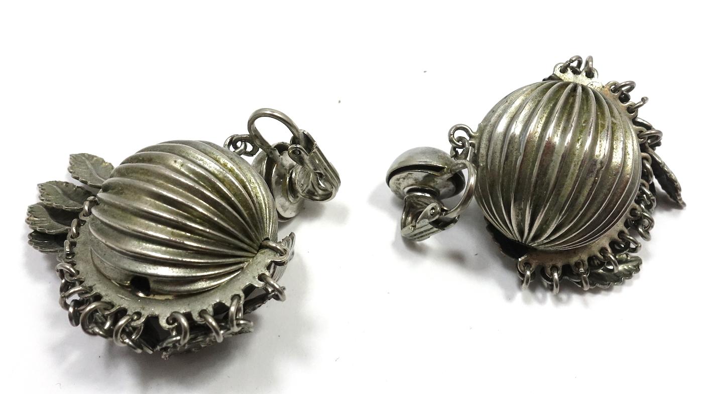 Women's Vintage Silver Tone Ribbed Dome Dangle Earrings For Sale