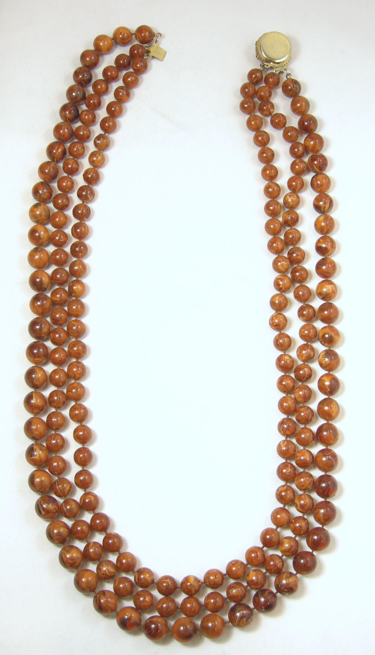 Vintage 3 Strand Brown Beaded 1960s Necklace In Excellent Condition For Sale In New York, NY