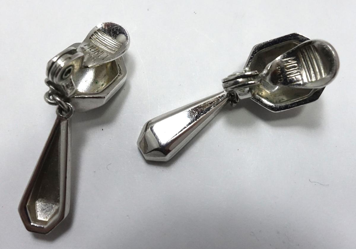 Vintage Signed Monet Silver-Tone Earrings In Good Condition In New York, NY