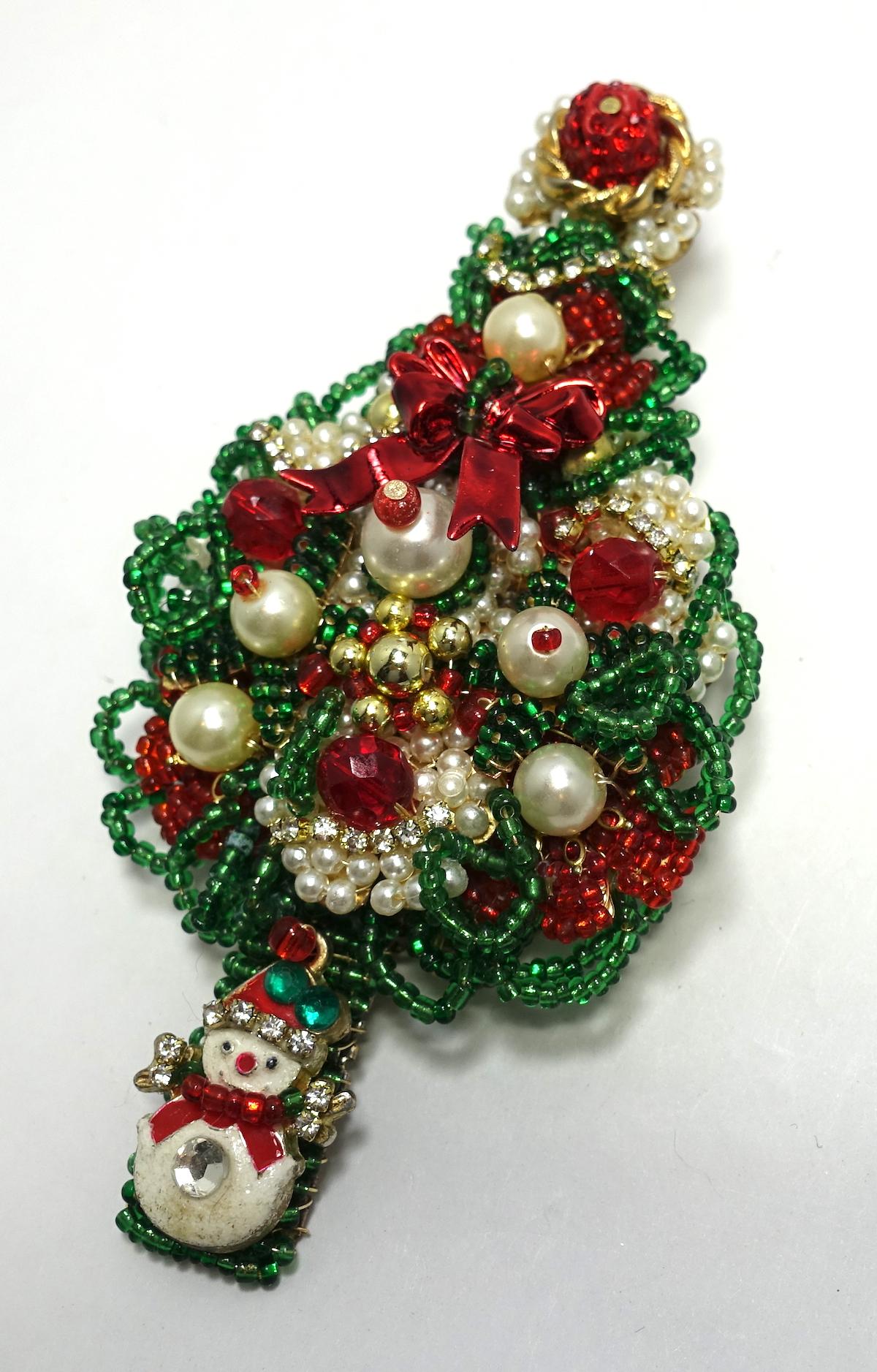 Vintage Signed ANKA Christmas Holiday Tree Brooch In Excellent Condition In New York, NY