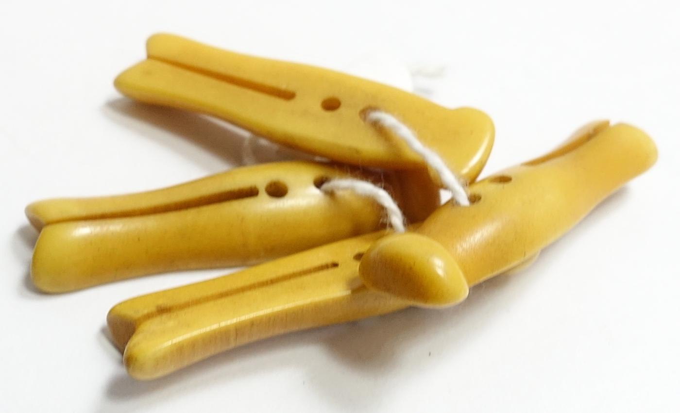 Four (4) Vintage Art Deco Butterscotch Bakelite Clothespins In Good Condition In New York, NY