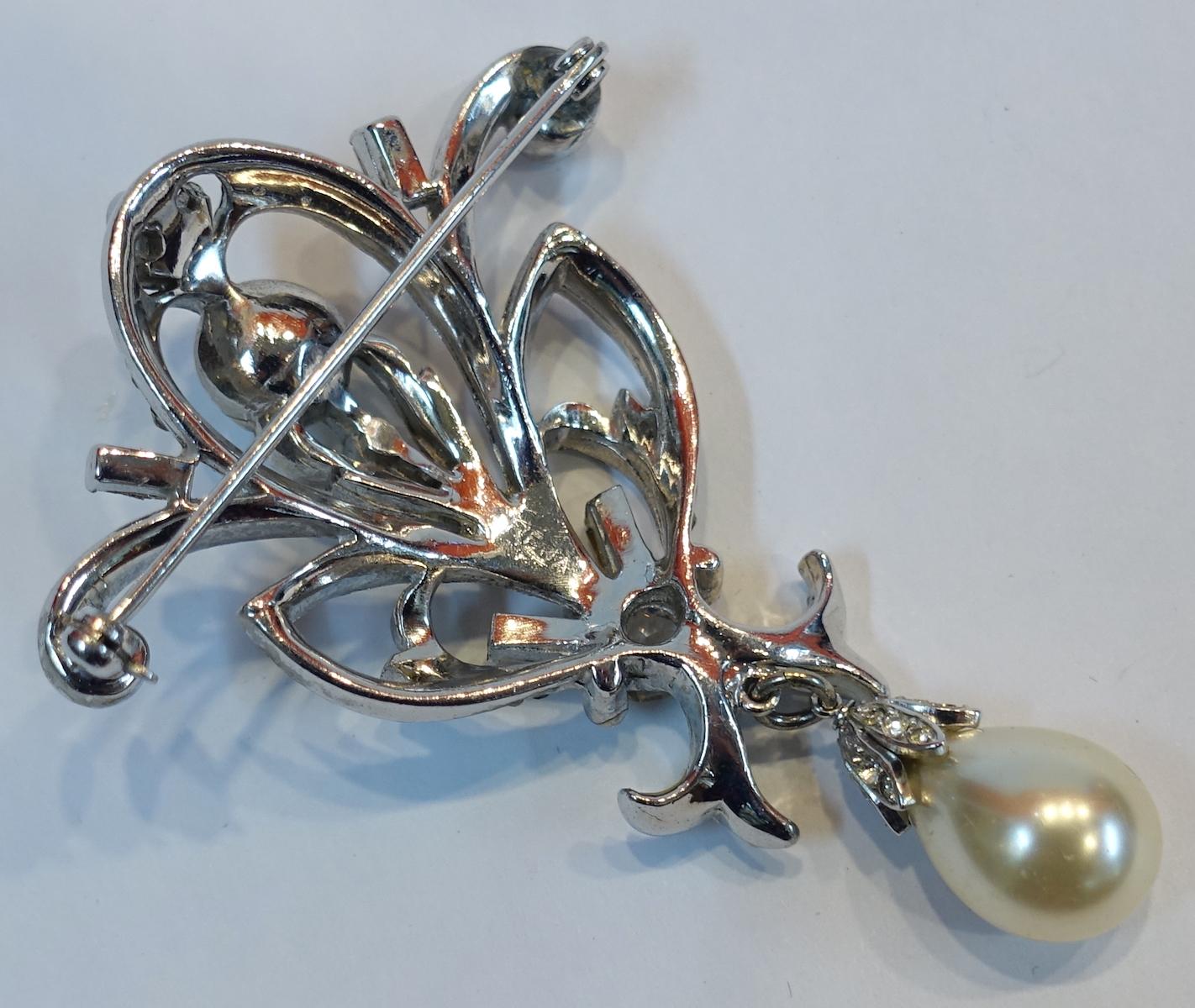 Women's or Men's Vintage Signed Reja Faux Pearl & Crystals Dangling Brooch For Sale