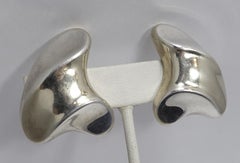 Vintage Signed Heche en Mexico Sterling Silver Earrings