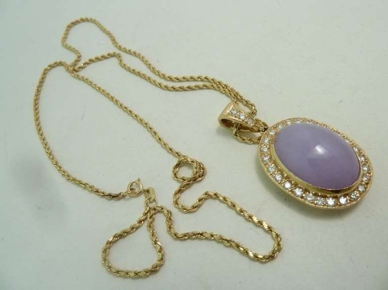 Diamond & Lavender Jade 14kt Gold Pendant Necklace In New Condition For Sale In New York, NY