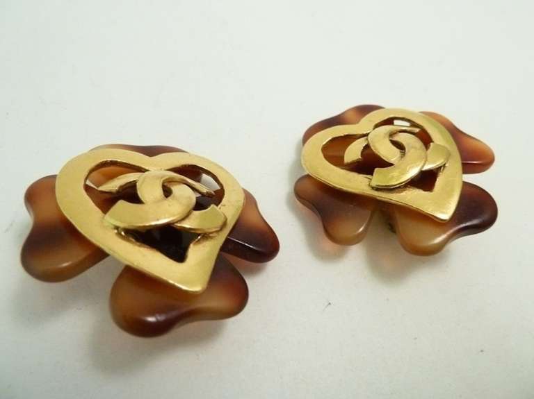 The tortoise Chanel earring has always been popular and it was nice to get another pair in. These vintage signed Chanel earrings feature the famous CC logo with a heart design on a faux tortoise shell gold-tone setting. In excellent condition, these