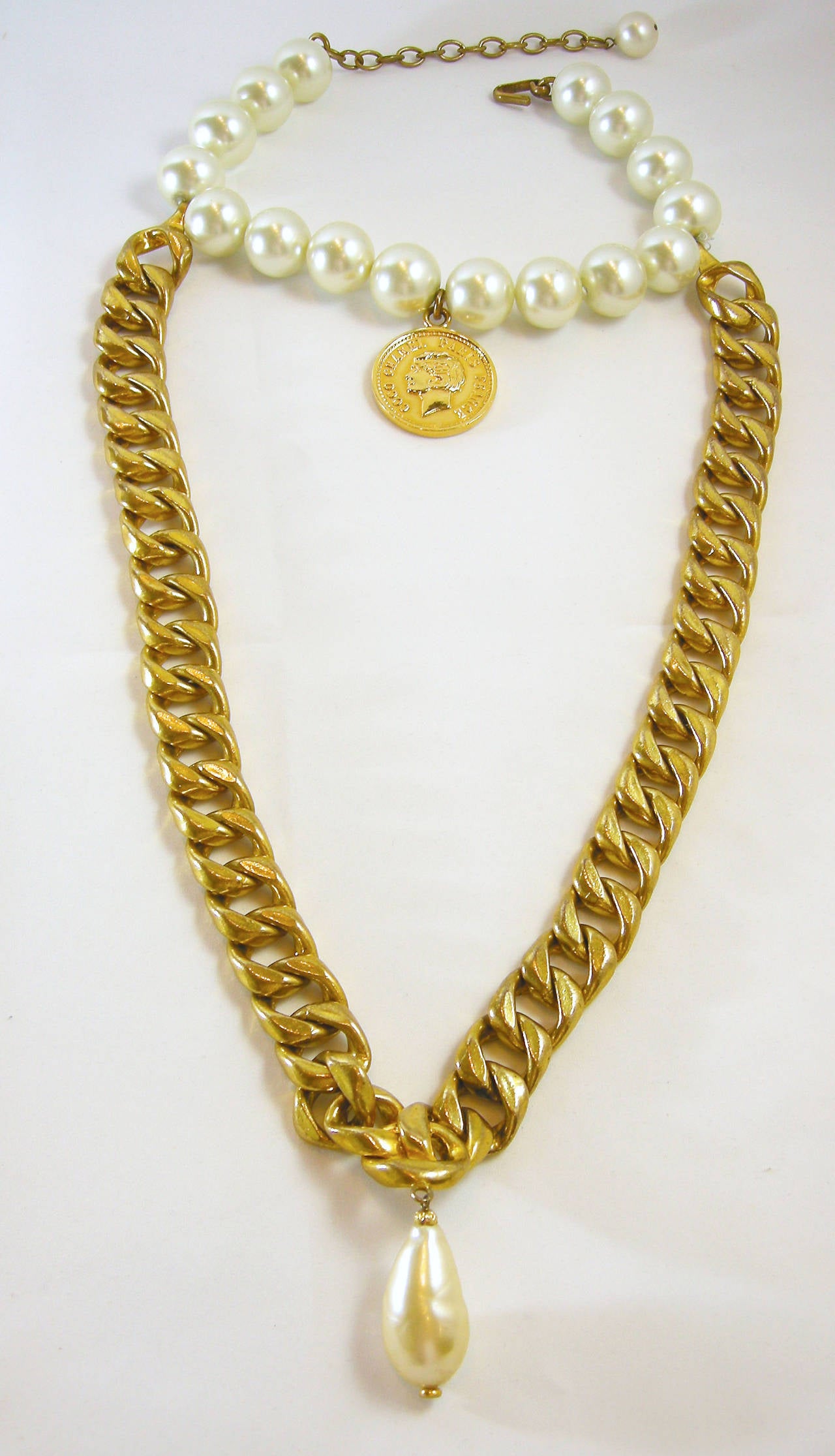 Women's Vintage Chanel 1980s Outstanding Chain and Pearl Necklace