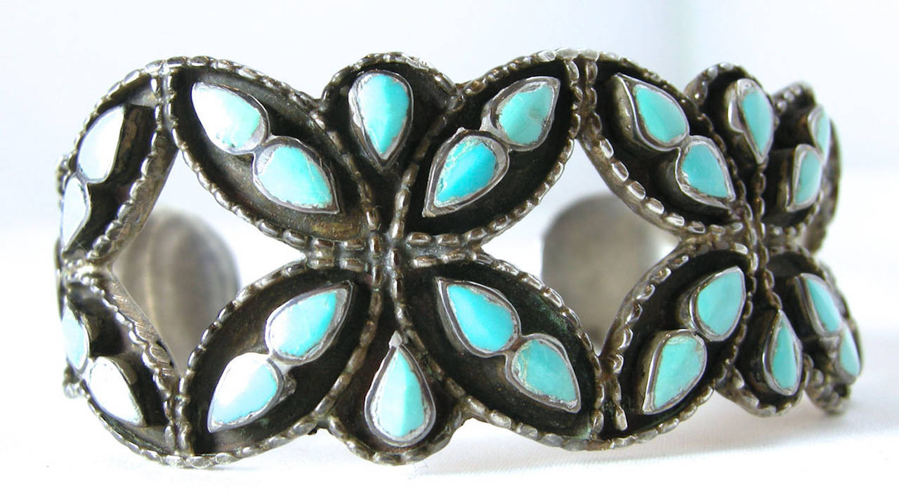 American Indian Sterling Silver Turquoise Cuff Signed Bracelet In Excellent Condition In New York, NY