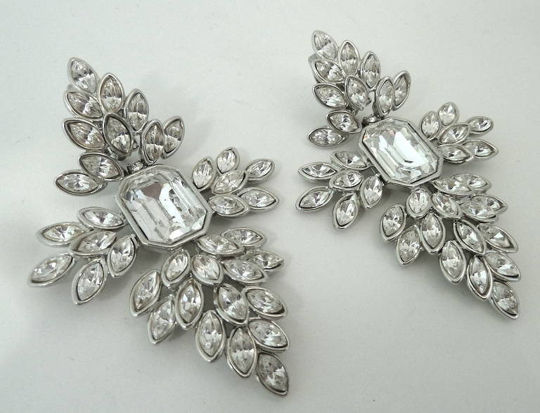 These are large, dramatic, and show stopping in every way!!! These large Kenneth J. Lane clip-back earrings feature clear crystals in a silver-tone setting. They are beautifully crafted, have a dramatic effect when you put them on. It’s in excellent