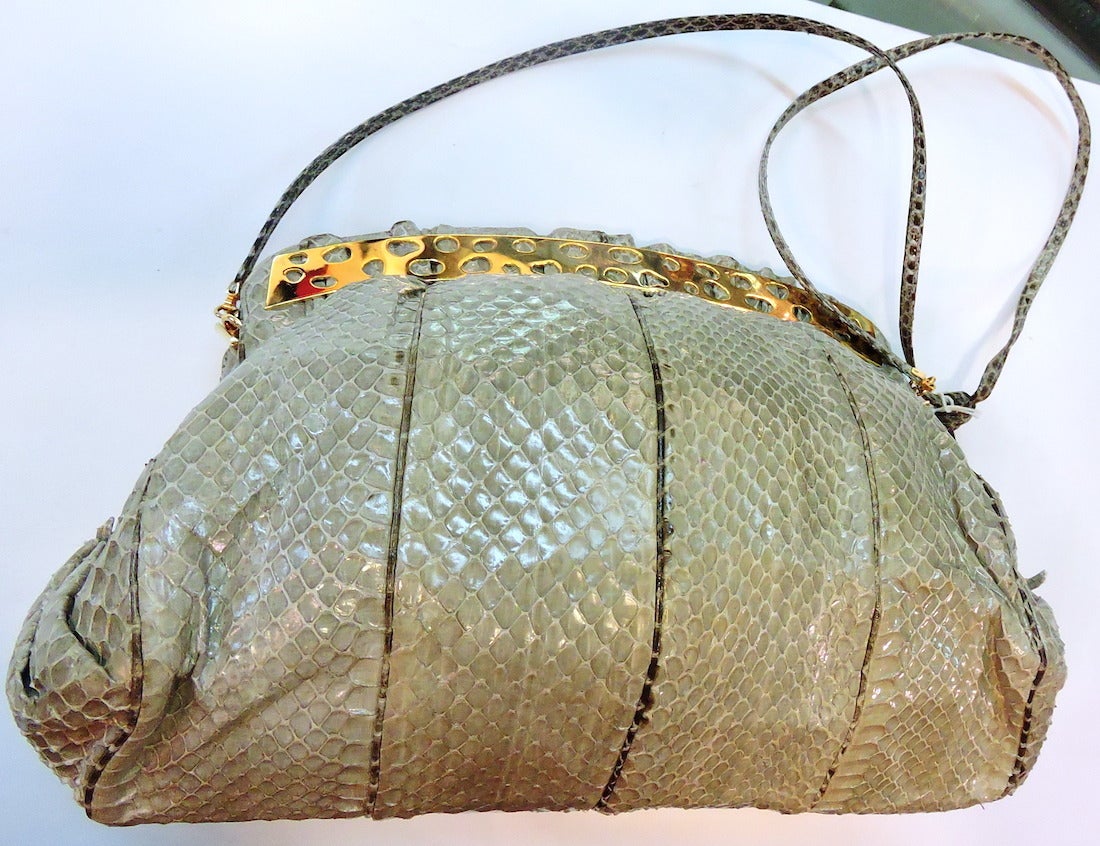 Vintage Signed Judith Leiber Gray Snakeskin Handbag In New Condition In New York, NY