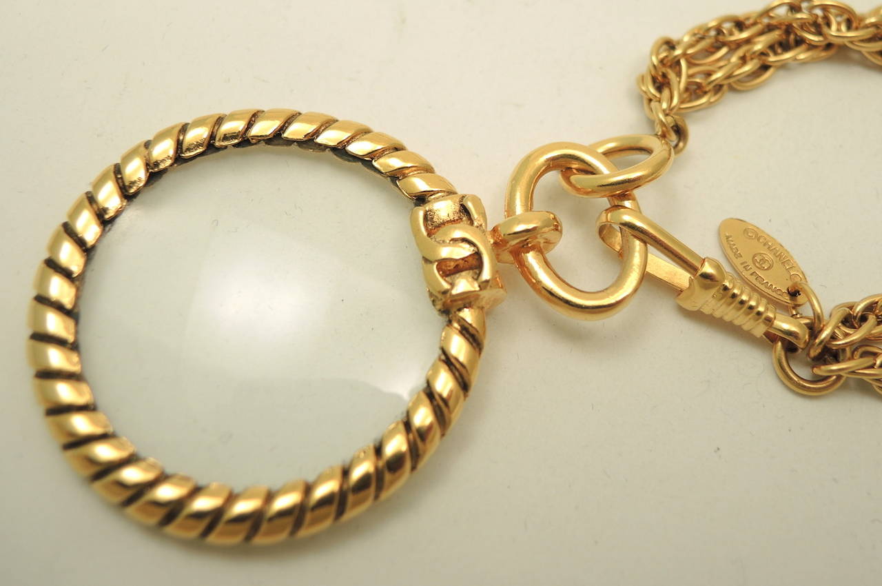 Vintage Signed Chanel Magnifying Glass Pendant Necklace In Excellent Condition In New York, NY