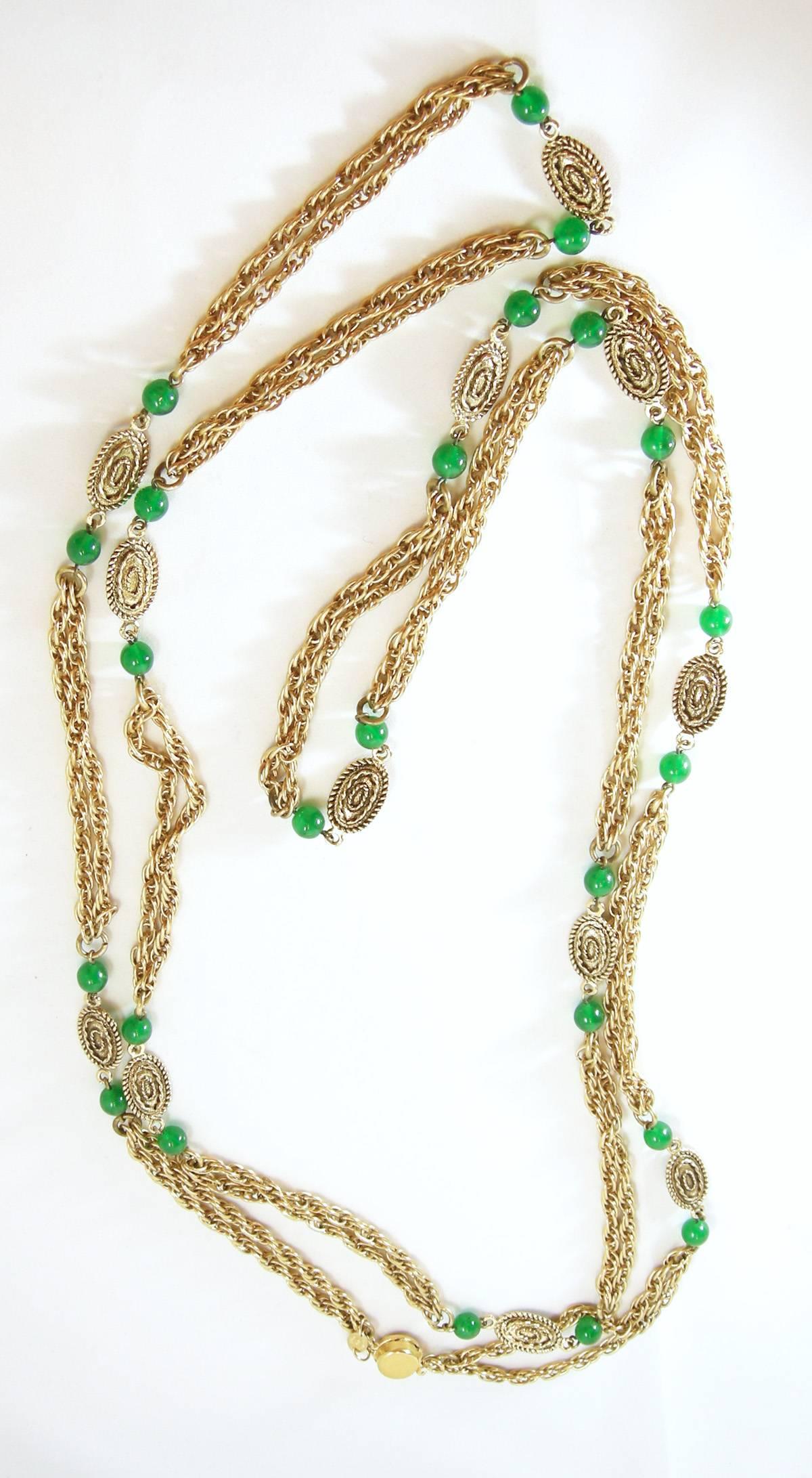 Vintage Chanel Green Gripoix Sautoir Necklace  In Excellent Condition In New York, NY