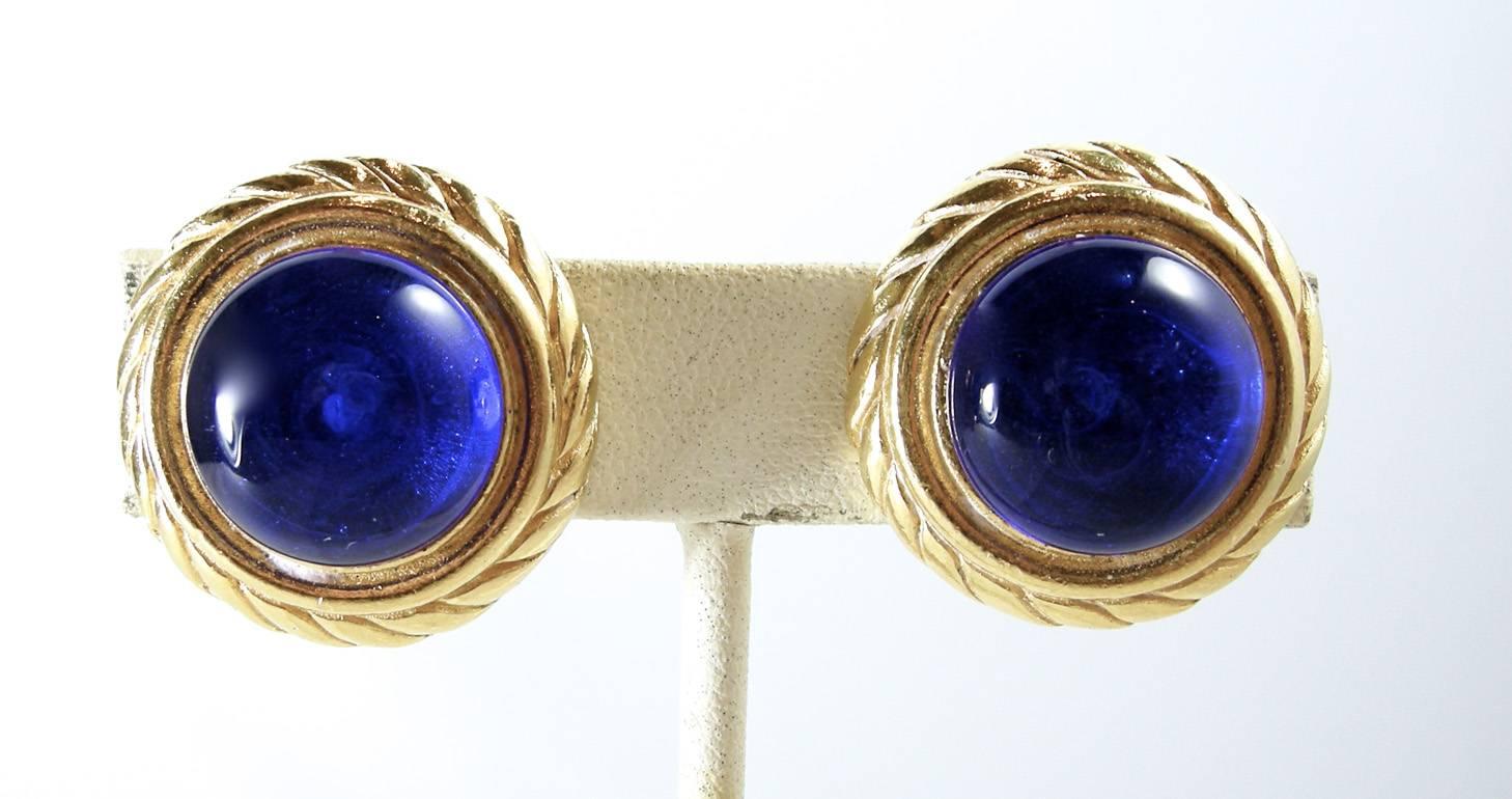 These are stunning vintage classic Chanel earrings with blue Gripoix glass centers and encased in Chanel’s gold-tone rope design. They measure 1” in diameter and are signed “Chanel Made in France”.  These earrings are in excellent condition.