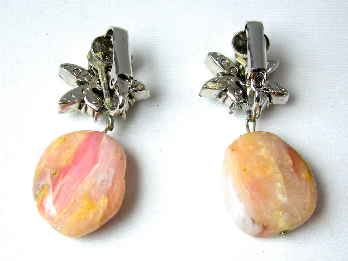 Ciner Rhinestones And Pink Agate Earrings In Excellent Condition For Sale In New York, NY