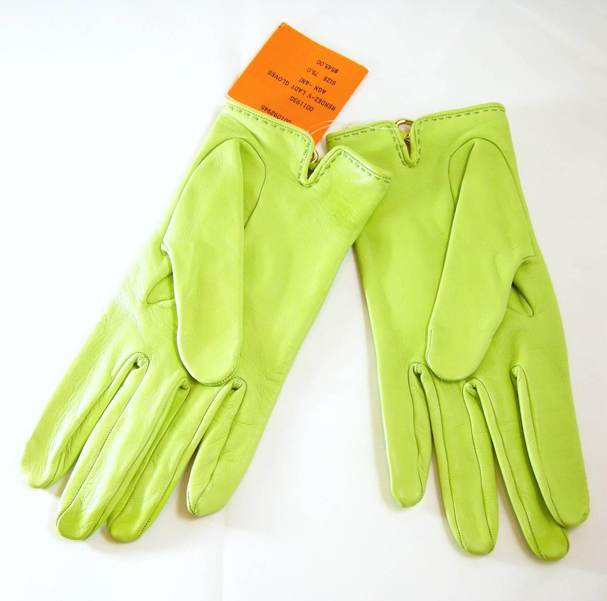 Hermes Green Leather Gloves In Excellent Condition In New York, NY