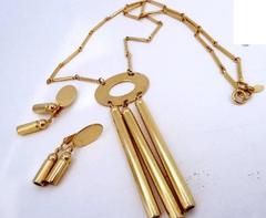 Vintage Celebrity Pendant Necklace & Earrings