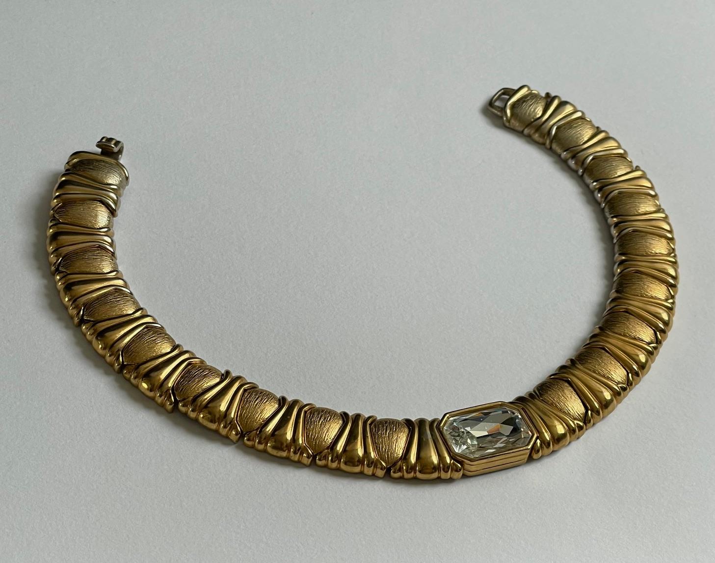 Vintage YVES SAINT LAURENT Gold Plated Textured Emerald Crystal Necklace 1980s For Sale 8