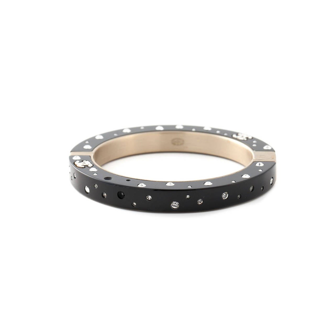 This black resin bangle from Chanel features all round Swarovski crystals and iconiic Chanel branding.

Measurements: Circumference: 17 cm, Width: 1 cm

Material: Resin, Swarovski Crystals

Colour: Black, Clear