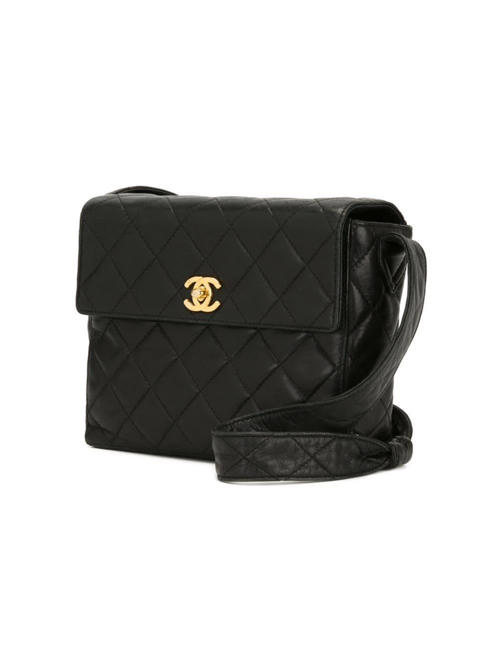 Vintage black leather quilted shoulder bag featuring foldover top with twist-lock closure, gold-tone hardware, a shoulder strap, a back slip pocket, an internal mirror, an internal zipped pocket, an internal slip pocket and an internal logo