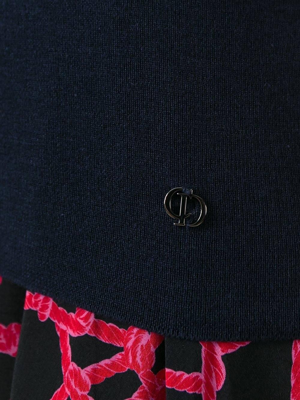 Christian Dior blue and red cashmere-silk blend funnel neck jumper. 

Colours: Blue / Red

Measurements: waist: 64 centimetres, bust: 74 centimetres, shoulder: 36 centimetres, sleeve length: 67 centimetres

Size: FR 40

Material: Silk 30% /