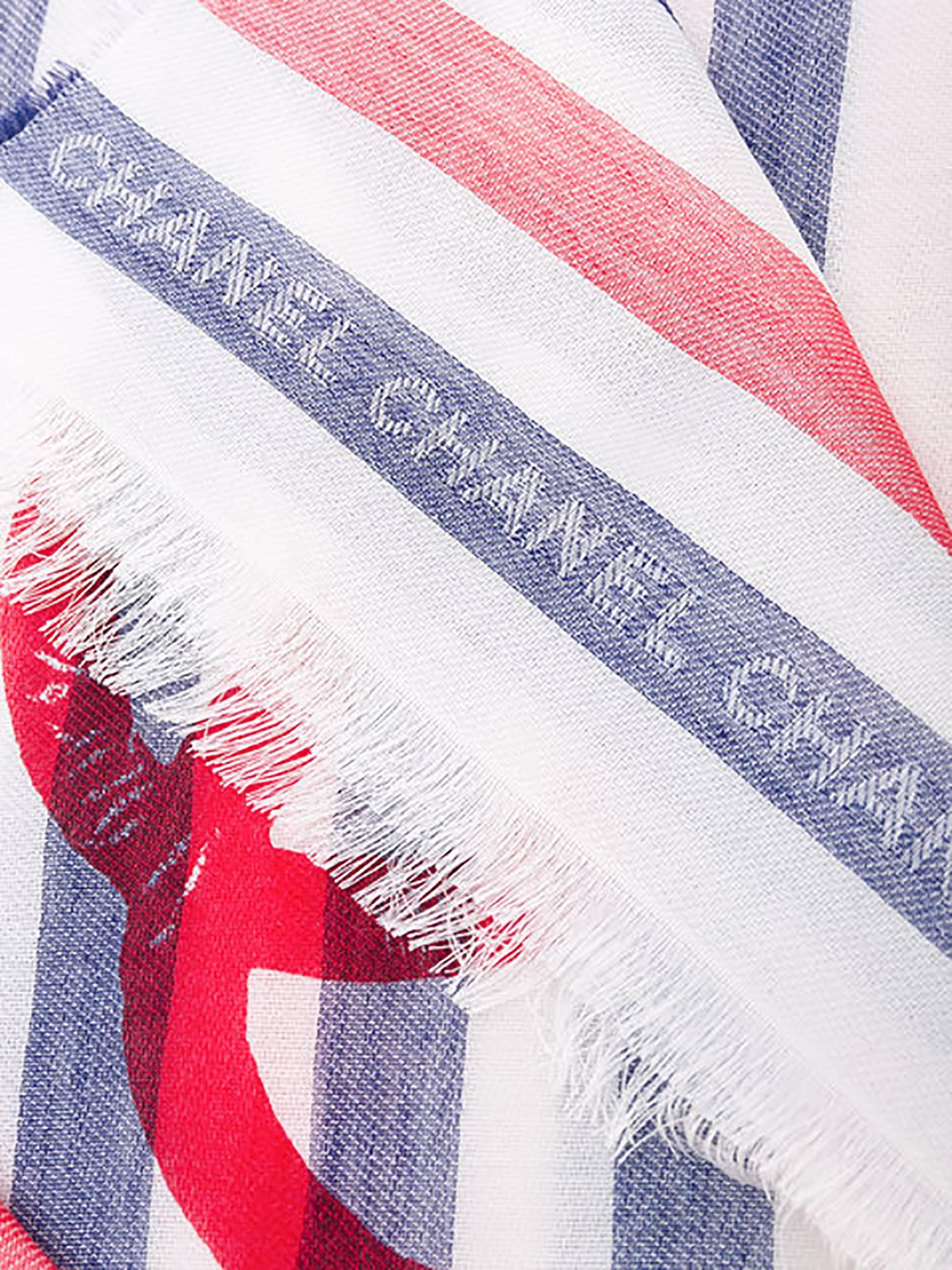 Multicoloured cashmere-silk blend striped logo scarf from Chanel Vintage featuring fringed edges.

Dimensions: L180cm x H70cm

Please note that vintage items are not new and therefore might have minor imperfections.

Made in France