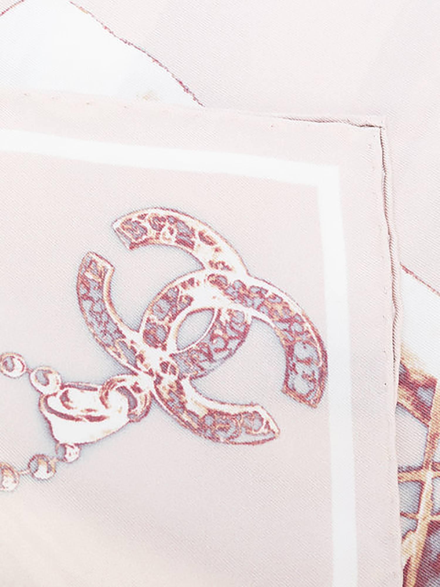 Antique pink silk draft print scarf from Chanel Vintage featuring a signature interlocking CC logo. Please note that vintage items are not new and therefore might have minor imperfections.

Made in Italy