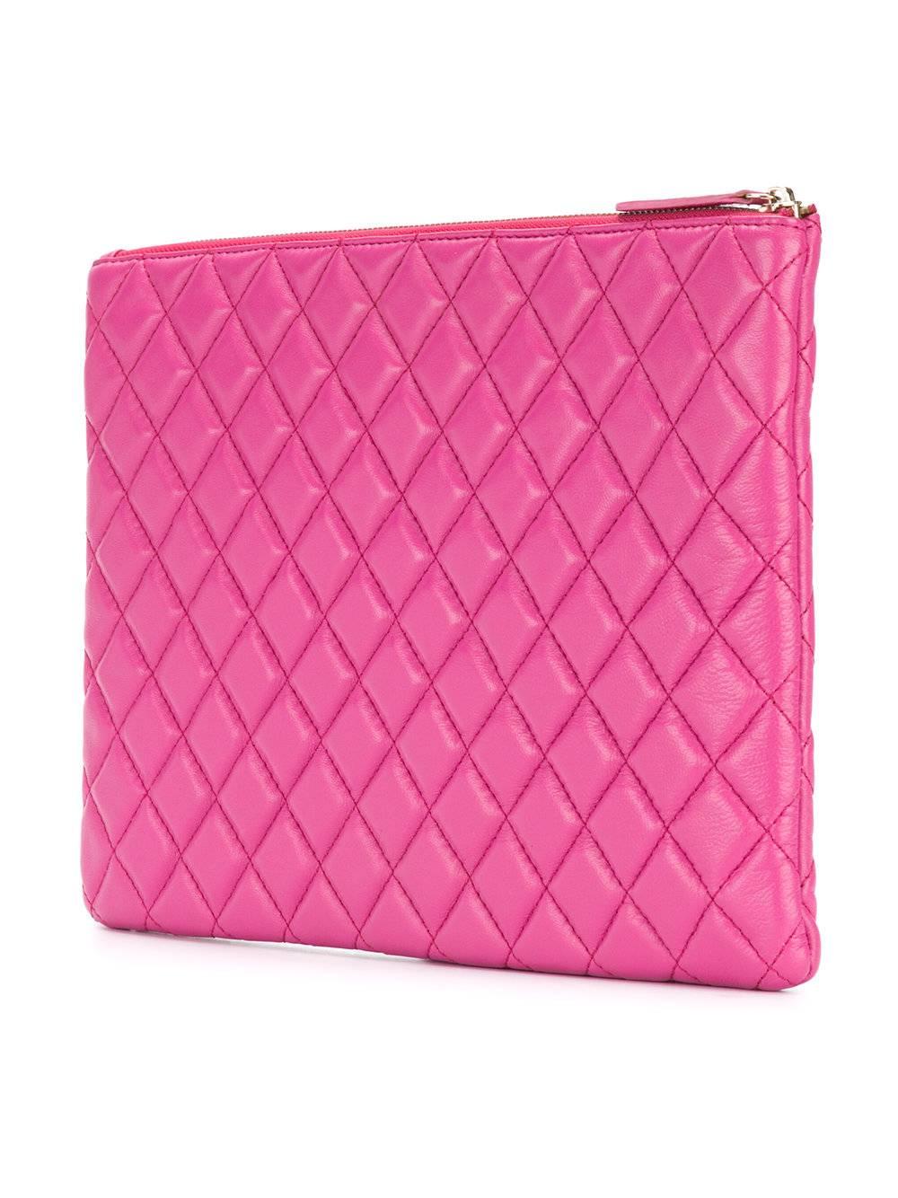 Made in France, this feminine item comes in a fashionable pink and modern design. The soft lambskin is quilted with an allover diamond pattern, adorned with a delicate interlocking metal CC centred on the front. It also features a logo patched main