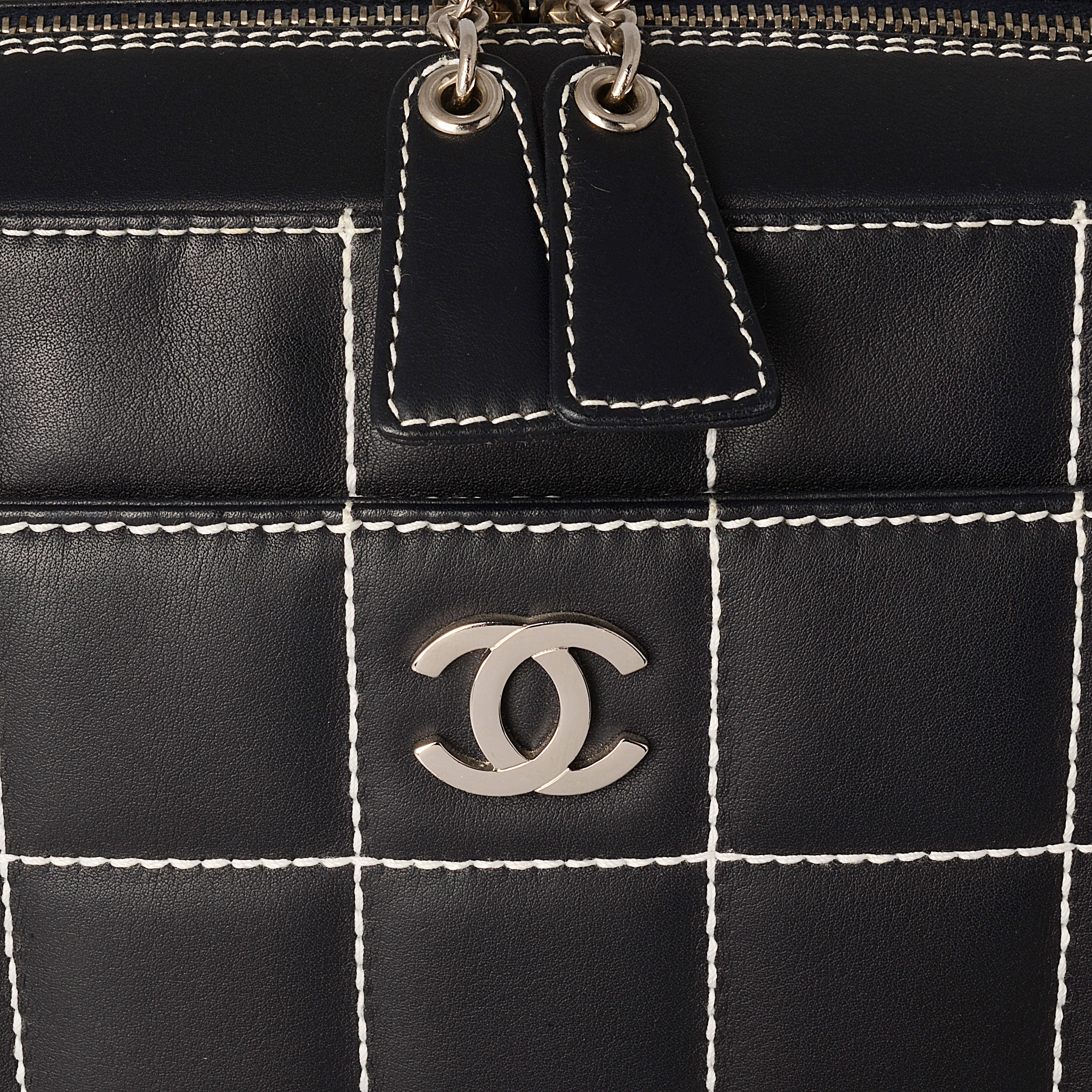 Women's Chanel Navy Shoulder Bag 
