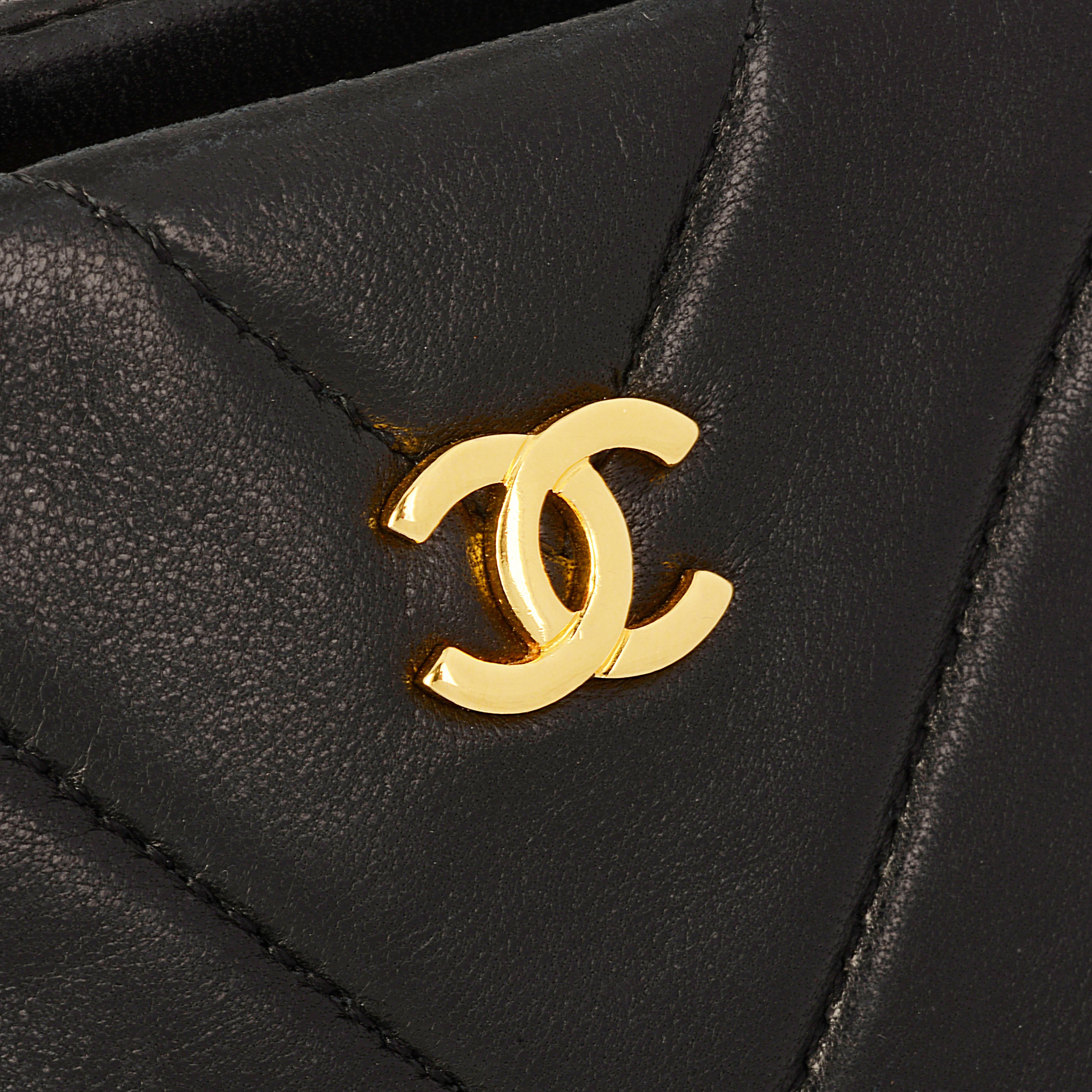 Women's Chanel Navy V Stitch Bag