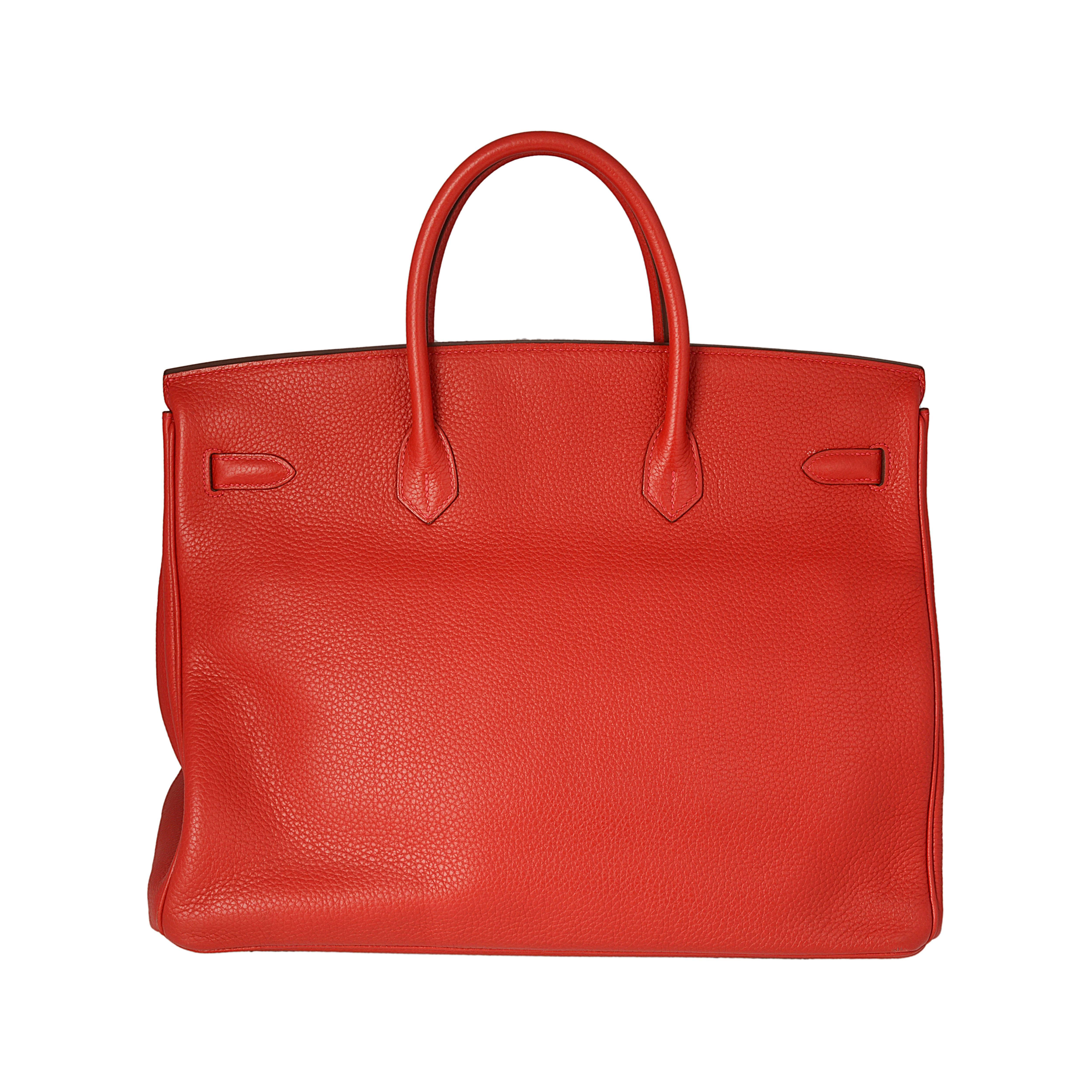 In a vibrant red shade, this 40cm Hermès Birkin is crafted from Clemence leather, a highly popular hide due to its ability to retain its shape and near-scratch resistance. Its deep, red exterior is offset with silver-toned palladium hardware. 40cm