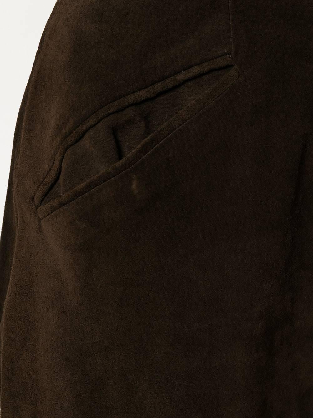 These informal trousers are in brown suede with a tapered silhouette. Cropped, these casual trousers a perfect item for your laid back look. It also features a flattering high rise, button fastening, a zip fly and side slit pockets. 

Colour:
