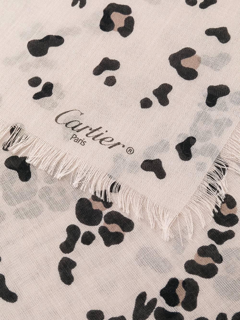 This grey and black leopard print scarf from Cartier is crafted from beautifully soft cashmere and silk. The print has been created to show the outline of a leopard's face as the overall design. 

Colour: Grey/Black 

Composition: 70% Cashmere, 30%