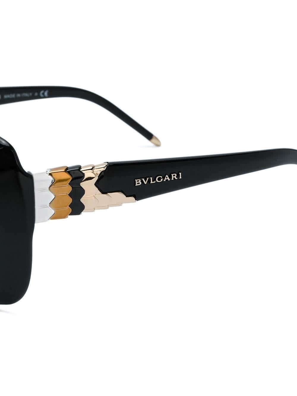 Noir Bulgari lunettes de soleil à monture en plastique noir en vente