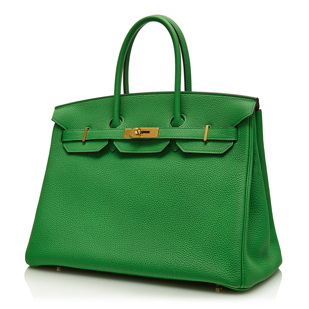 Adding a colourful splash to the palette, this Bamboo Green Birkin from Hermès is an incredible alternative to the classic colours. Feautring Togo Leather, the 35cm size is great for everyday use with a large internal pocket, and internal