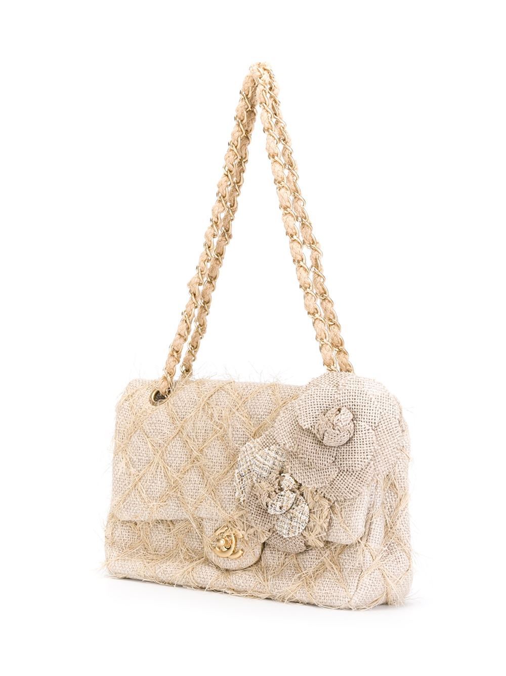 This nude straw flap shoulder bag from Chanel Vintage features a fold-over top with twist-lock closure, a gold-tone logo plaque, a quilted effect, a chain shoulder strap, an internal zipped pocket, an internal logo patch, an internal slip pocket and