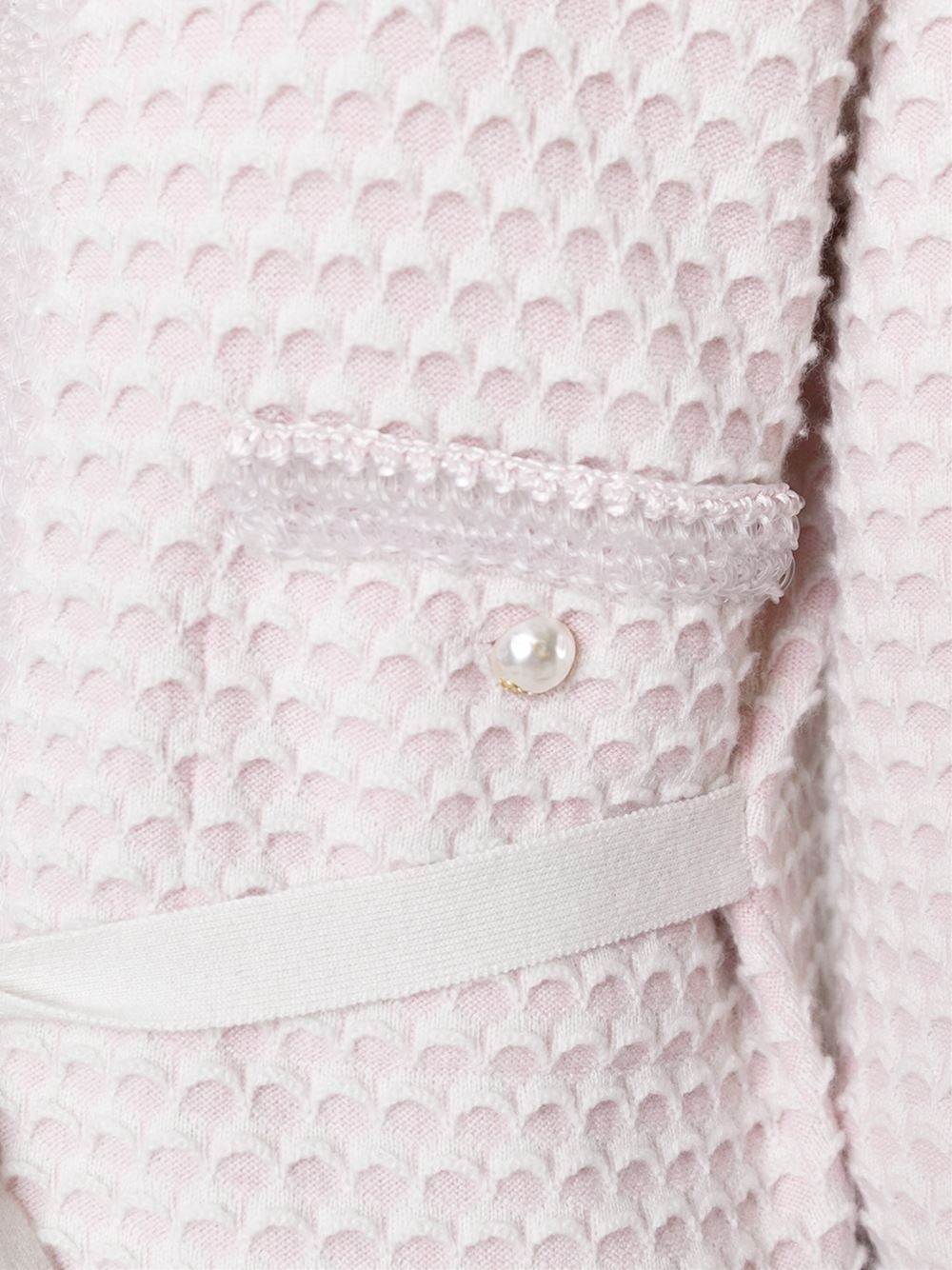 This powder pink cashmere textured top from Chanel features a round neck, a front hook and eye fastening, a tie fastening, two front pockets, three-quarter length sleeves and a curved hem.

Colour: Powder Pink

Material: Cahsmere (100%)

Size:
