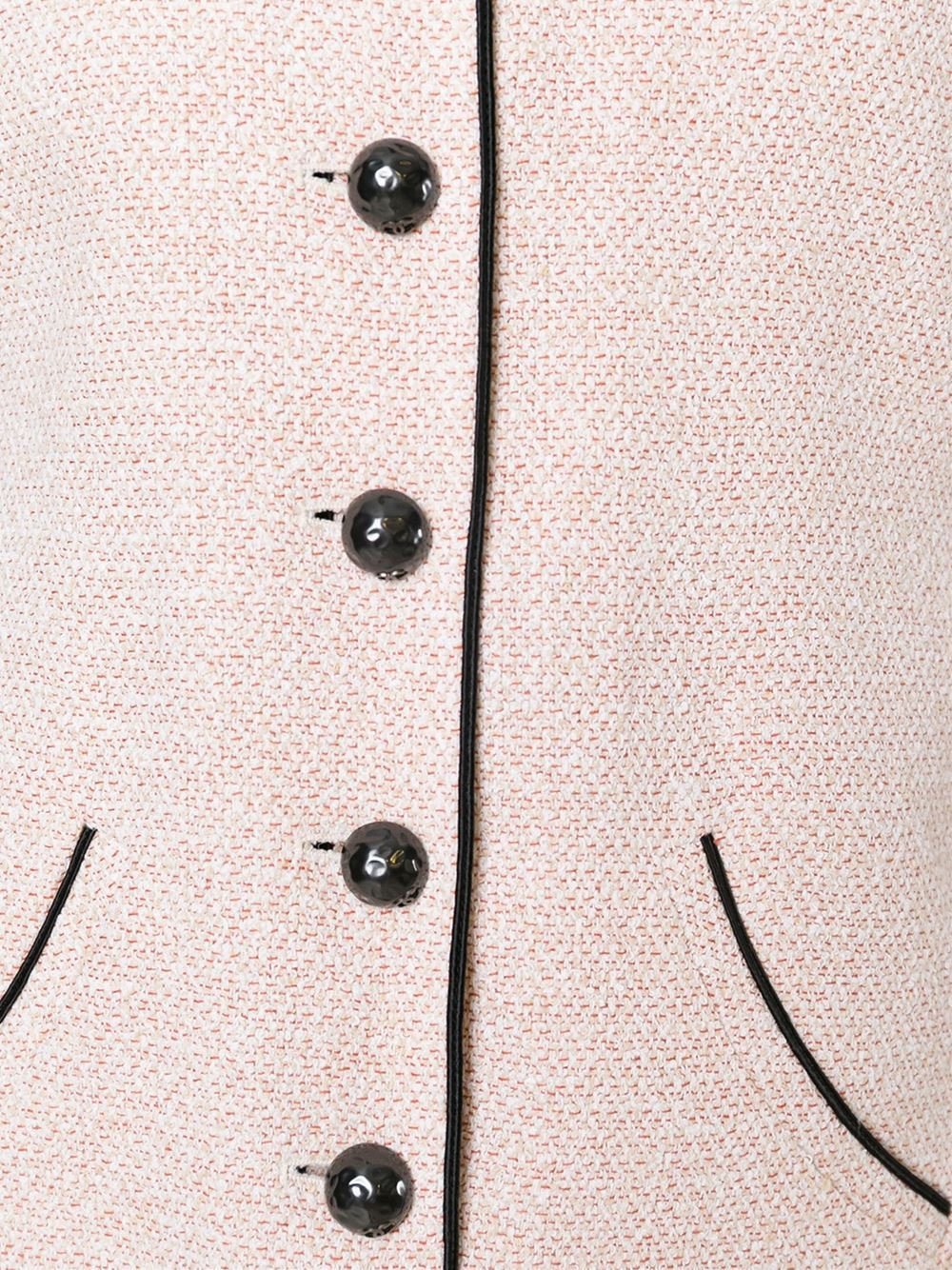 This light pink silk-cotton blend buttoned jacket Chanel features a round neck, a front button fastening, two front pockets, three-quarter length sleeves, a contrast piped trim, a back tie fastening, side slits and a curved hem.

Colour: Light