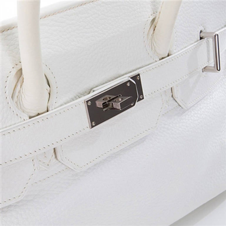 Hermès Shoulder Birkin Bag. 	
Hermès Shoulder Birkin bag in White Togo leather. The bag's hardware is palladium and it has two interior pockets one of which is zipped. This bag comes with its original dust-bag, lock and key.

Colour: