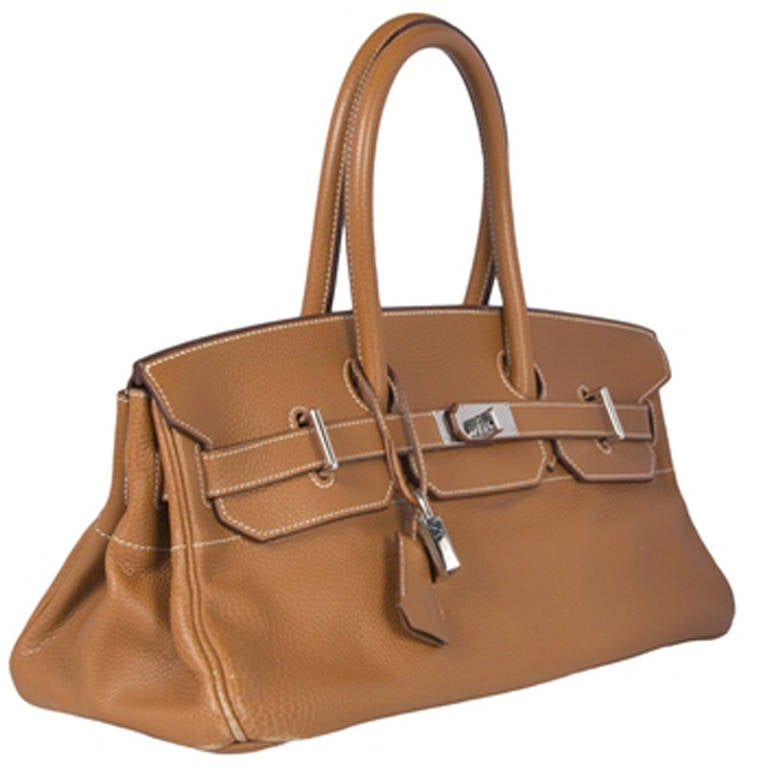 Hermès Shoulder Birkin Bag. 	
Hermès Shoulder Birkin bag in Gold Togo leather. The bag's hardware is palladium and it has two interior pockets one of which is zipped. This bag has its original dust-bag, lock and key.

Colour: Gold

Material: