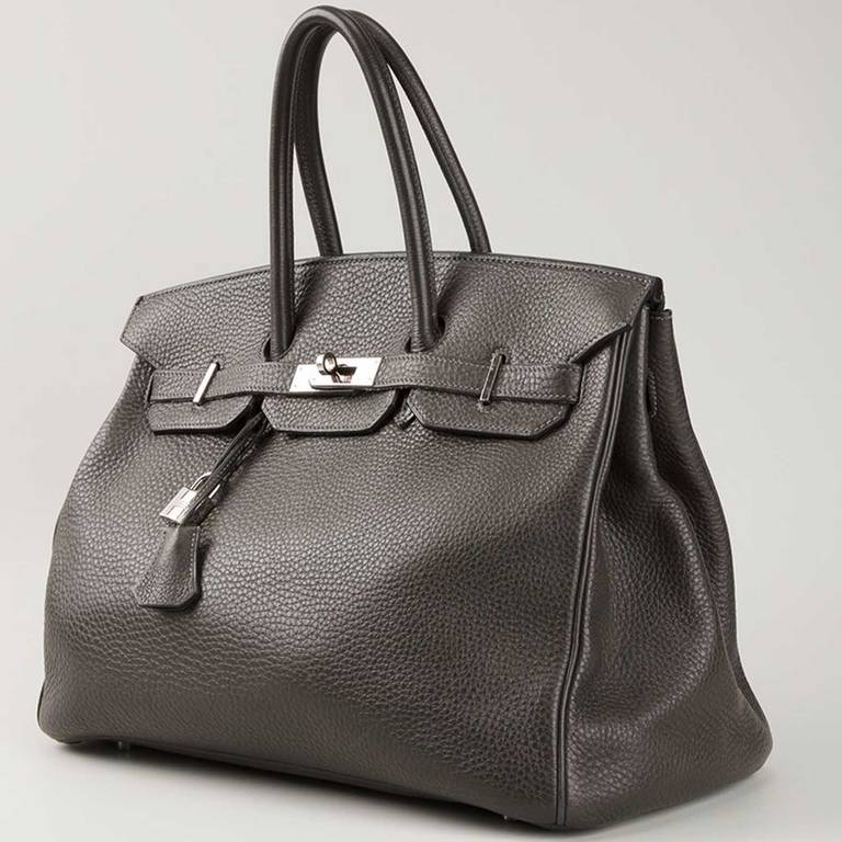 This stunning Hermes 35cm Birkin bag comes in Graphite Grey Togo leather with palladium hardware. This sought-after piece features two interior pockets; one zipped, the other open.

Material: Togo leather, palladium

Measurements: W: 35cm H: