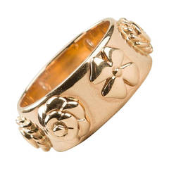 Chanel Vintage Embossed Motif 18K Gold Ring