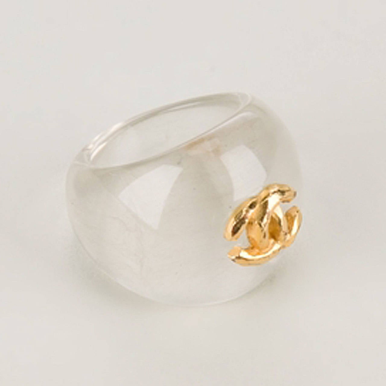 Chanel Acrylic Ring.Chanel Acrylic Ring.Clear acrylic ring from Chanel Vintage featuring a gold-tone logo motif at the front.

Colour: Clear, gold

Material: Acrylic

Measurements: circumference: 5.2cm

Condition: ★★★ Pre-owned, very good