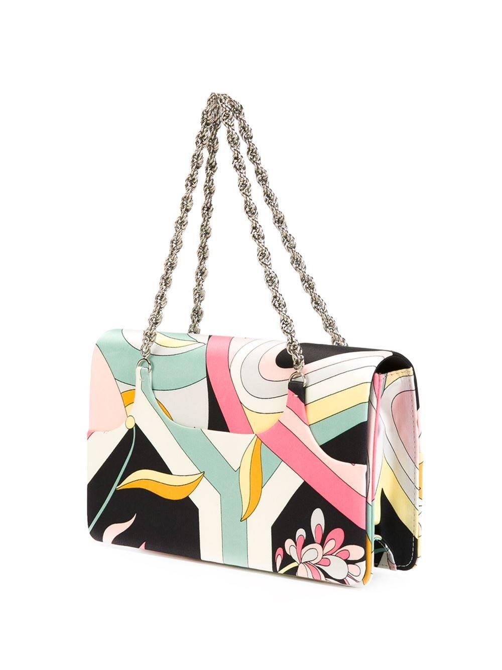 Multicoloured silk printed clutch featuring a foldover top, a chain strap and an internal logo patch.

Colour: Multi

Material: Silk 100%

Measurements: W: 23cm, H: 14cm, D: 5cm, Handle: 15cm

Condition: 8.5 out of 10
Very Good