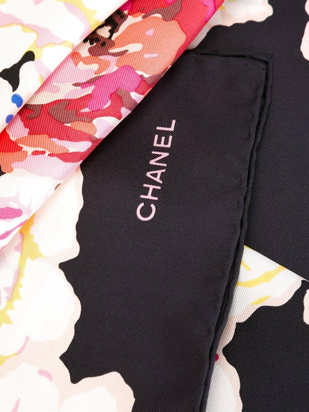 Multicoloured silk flower print scarf featuring a logo tag. 

Colour: Multi

Material: Silk 100%

Measurements: W: 86cm, L: 88cm

Condition: 10 out of 10
Excellent