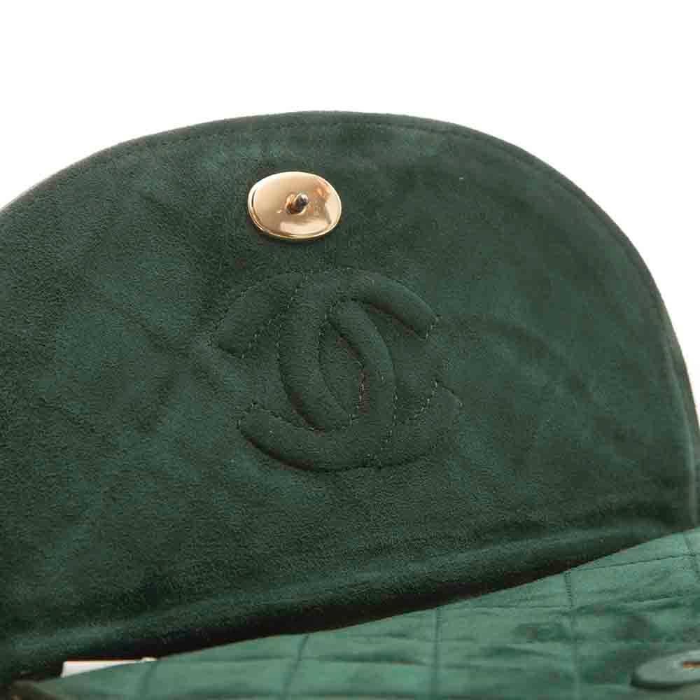 Chanel Clutch aus grünem Wildleder mit Quaste 1