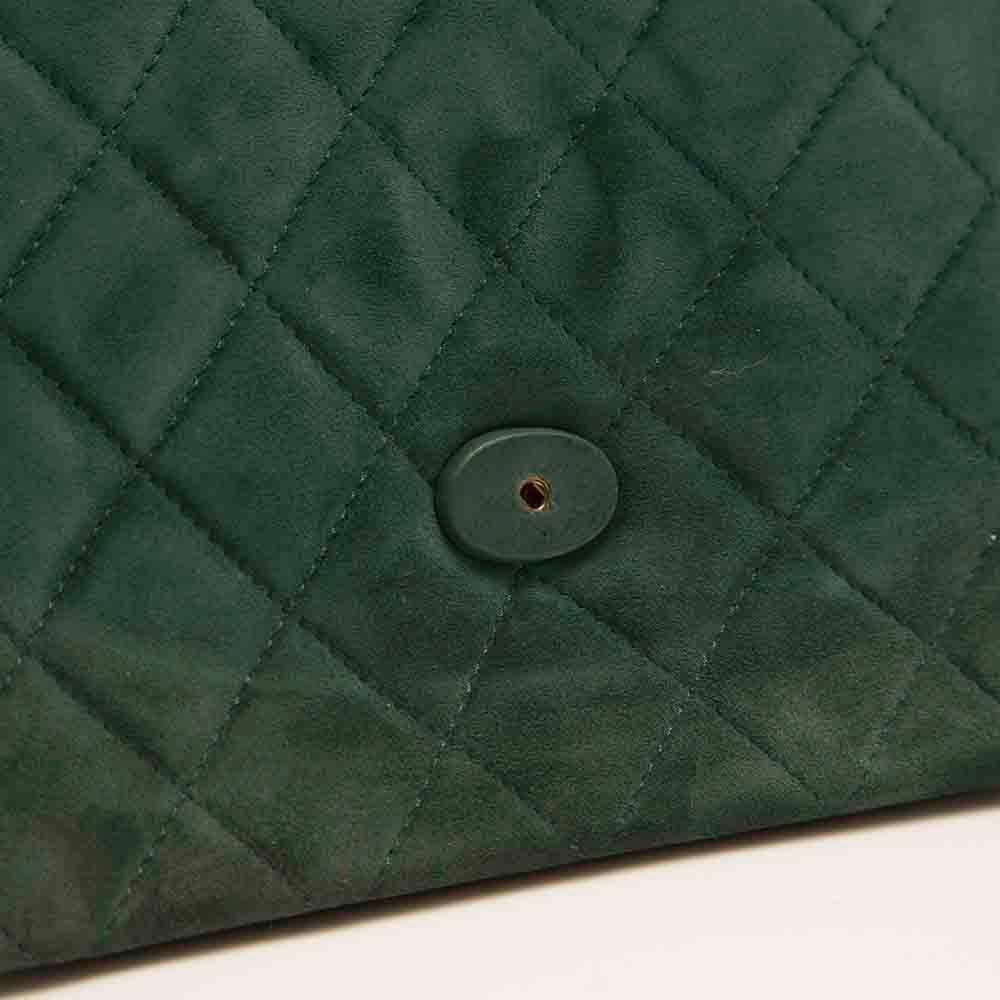 Chanel Clutch aus grünem Wildleder mit Quaste 2